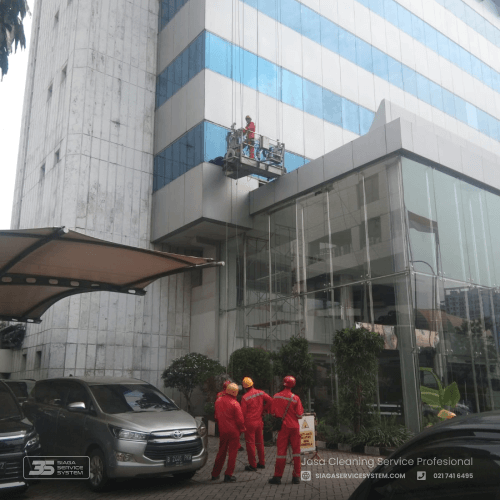 jasa pembersihan kaca gedung