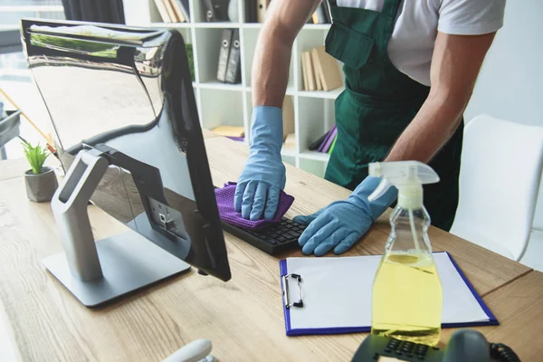 memilih jasa cleaning service terpercaya