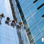 Prosedur Cuci Kaca Gedung dengan Aman Sesuai Standar cuci kaca gedung