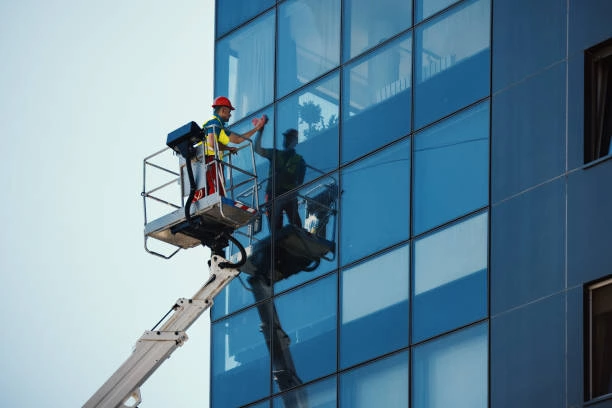 cuci kaca gedung profesional