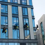 cleaning service PIK cuci kaca gedung