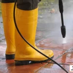Membersihkan Rumah Setelah Banjir