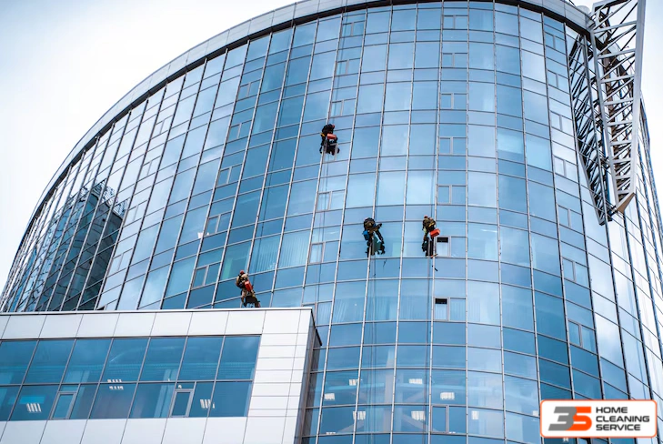 Jasa Pembersih Kaca Gedung Jakarta